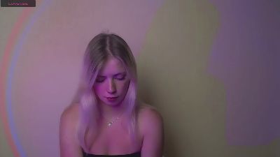 AliceMeaww_ from United States