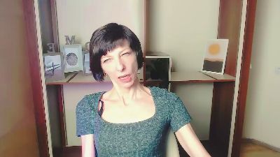 AngelinaLess_ from United States