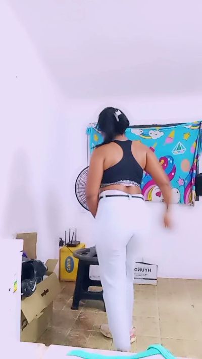 Jeans_Pee from Colombia