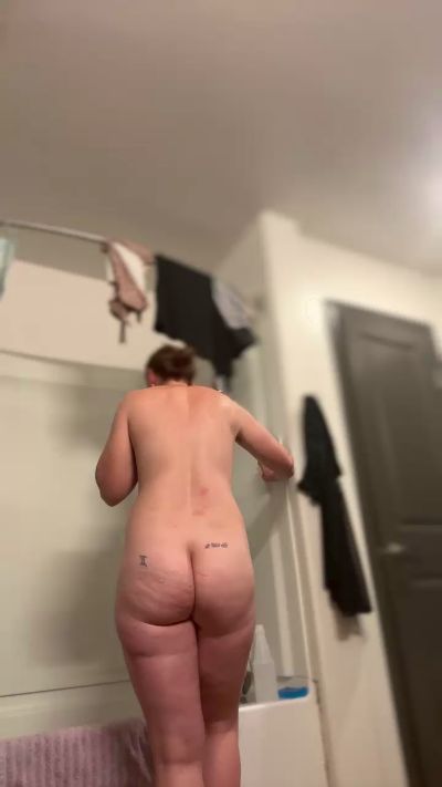 SexyMissBee21 from United States