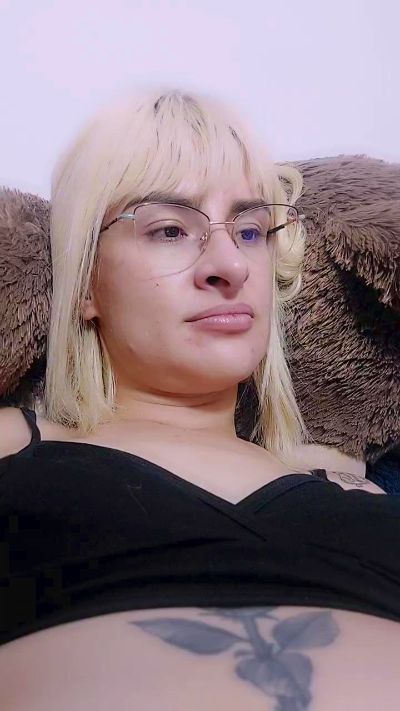 Youlittlestar28 from Canada