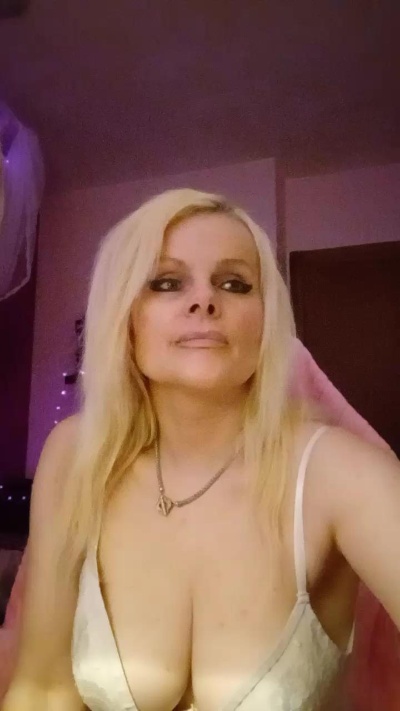 violette05 from Italy